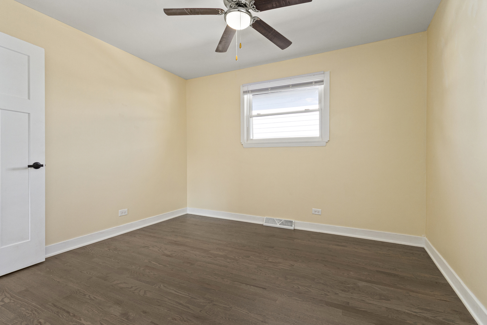 14105 S Saginaw Avenue, Burnham, IL 60633