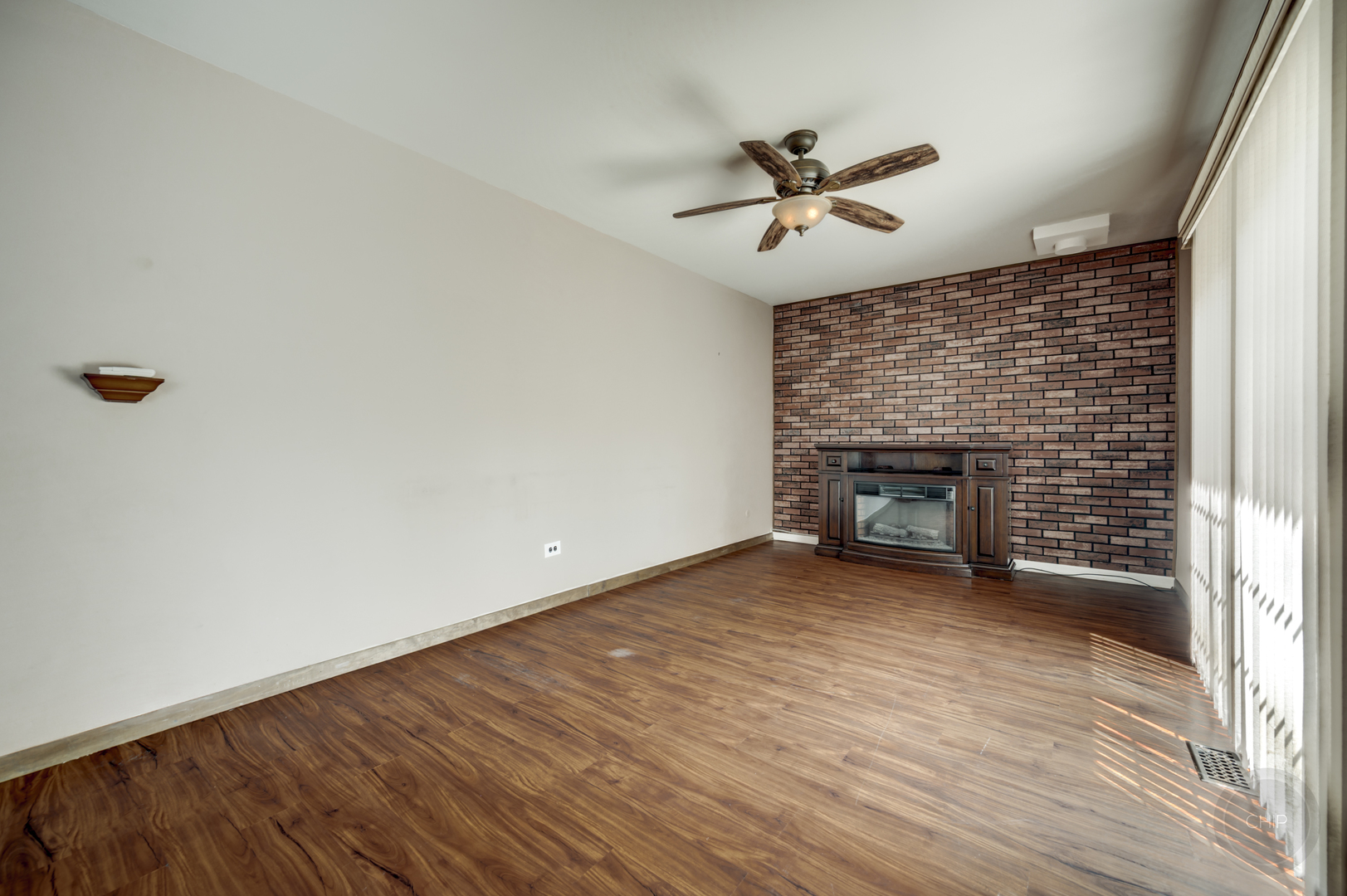 989 Tioga Court, Carol Stream, IL 60188