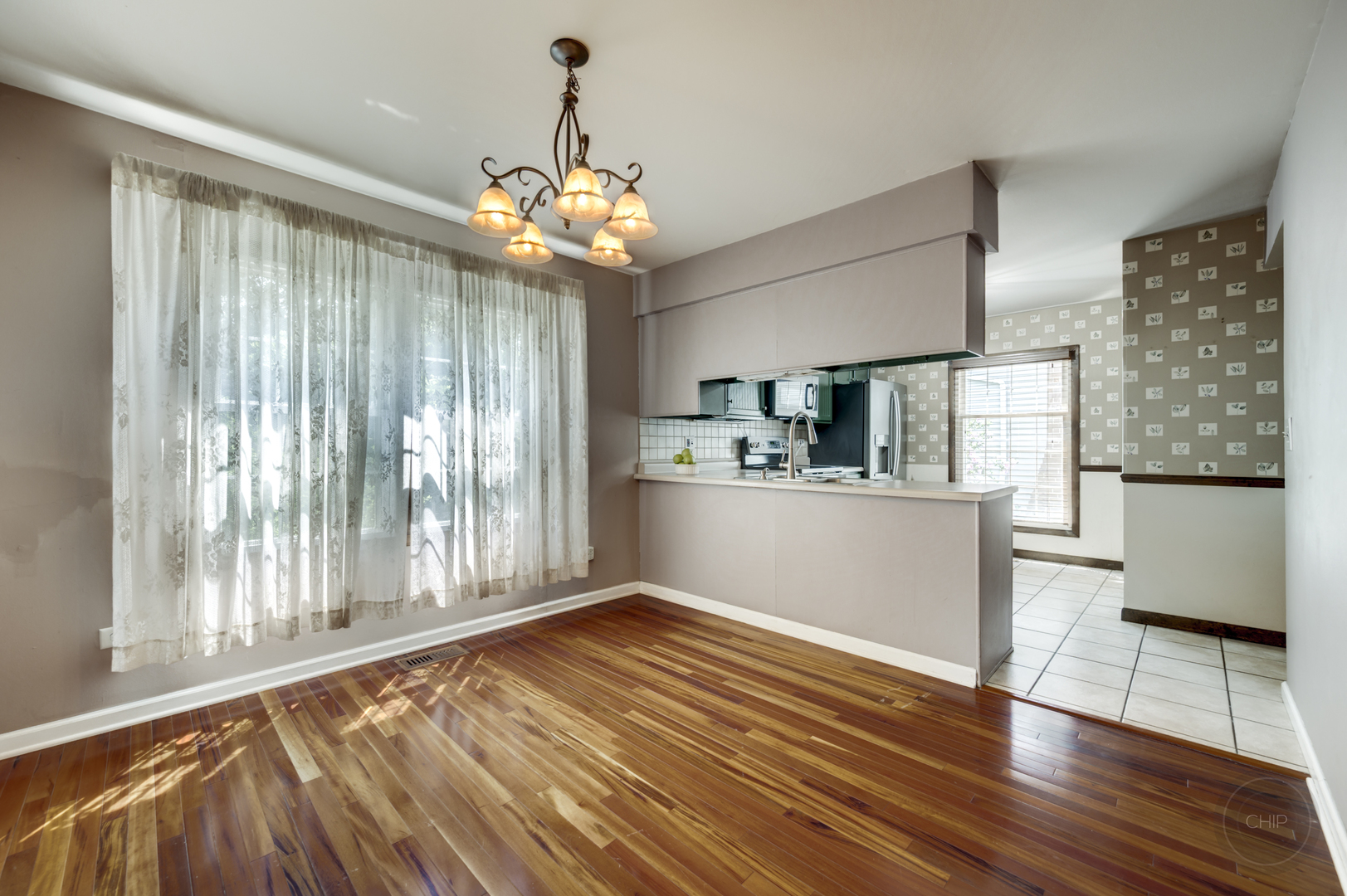 989 Tioga Court, Carol Stream, IL 60188