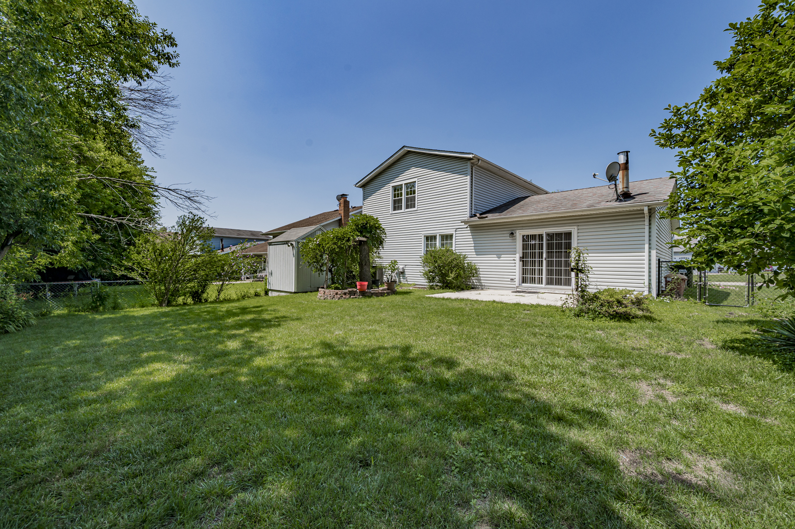 989 Tioga Court, Carol Stream, IL 60188