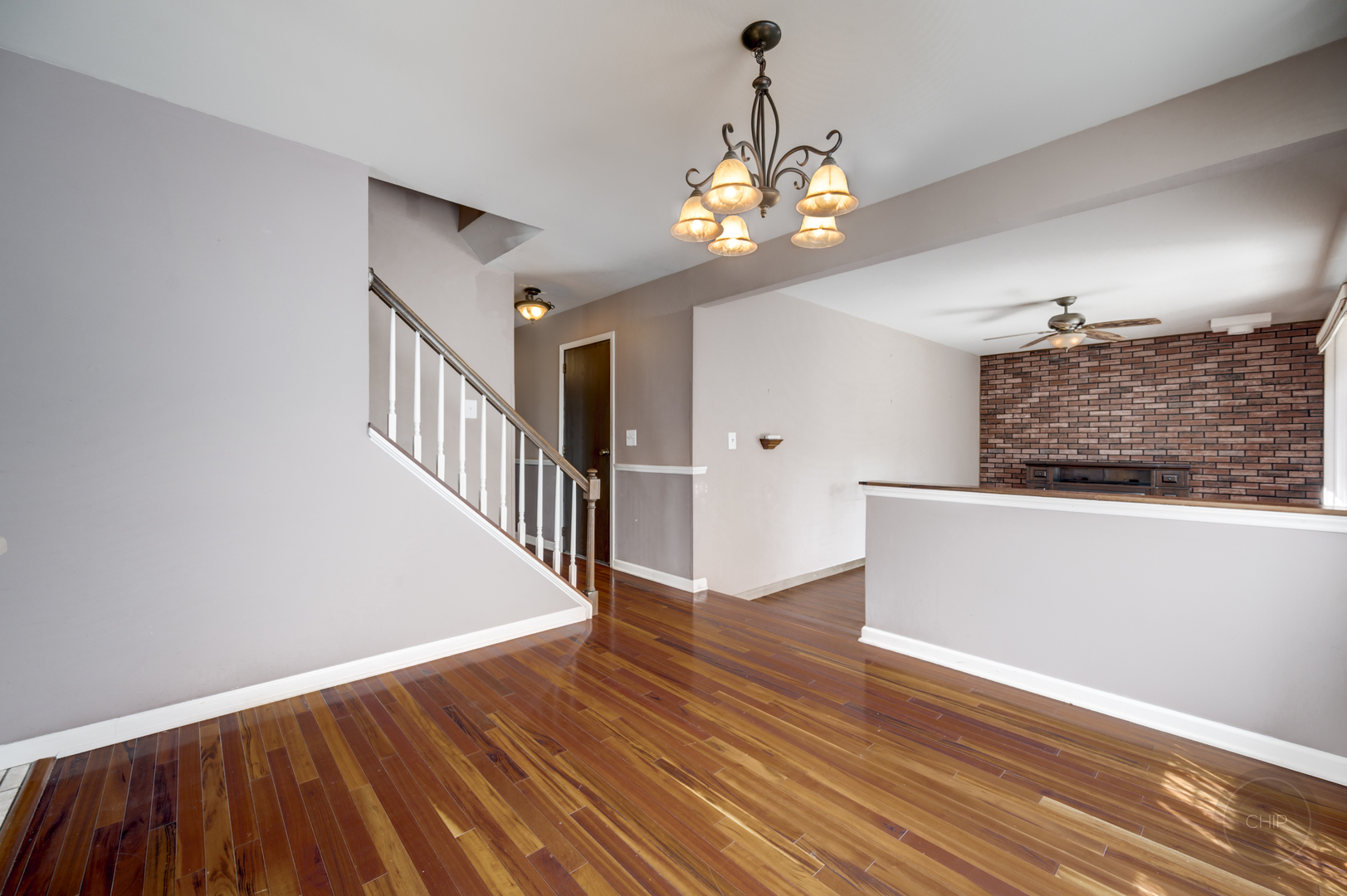 989 Tioga Court, Carol Stream, IL 60188