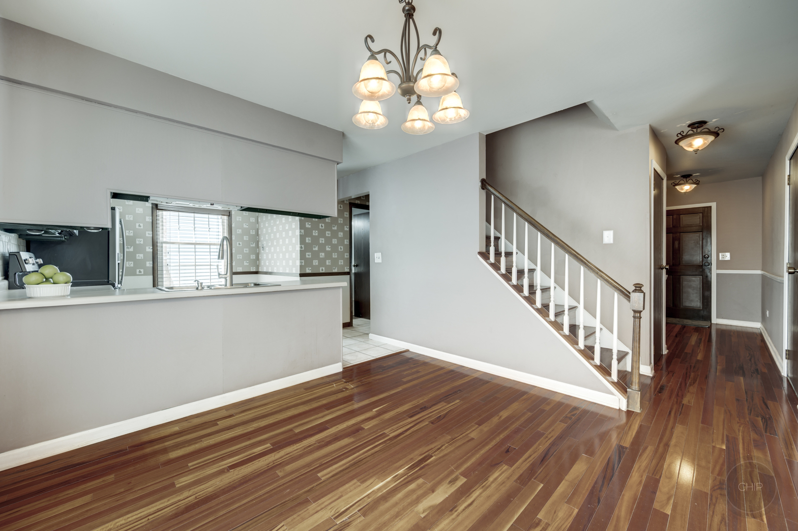989 Tioga Court, Carol Stream, IL 60188