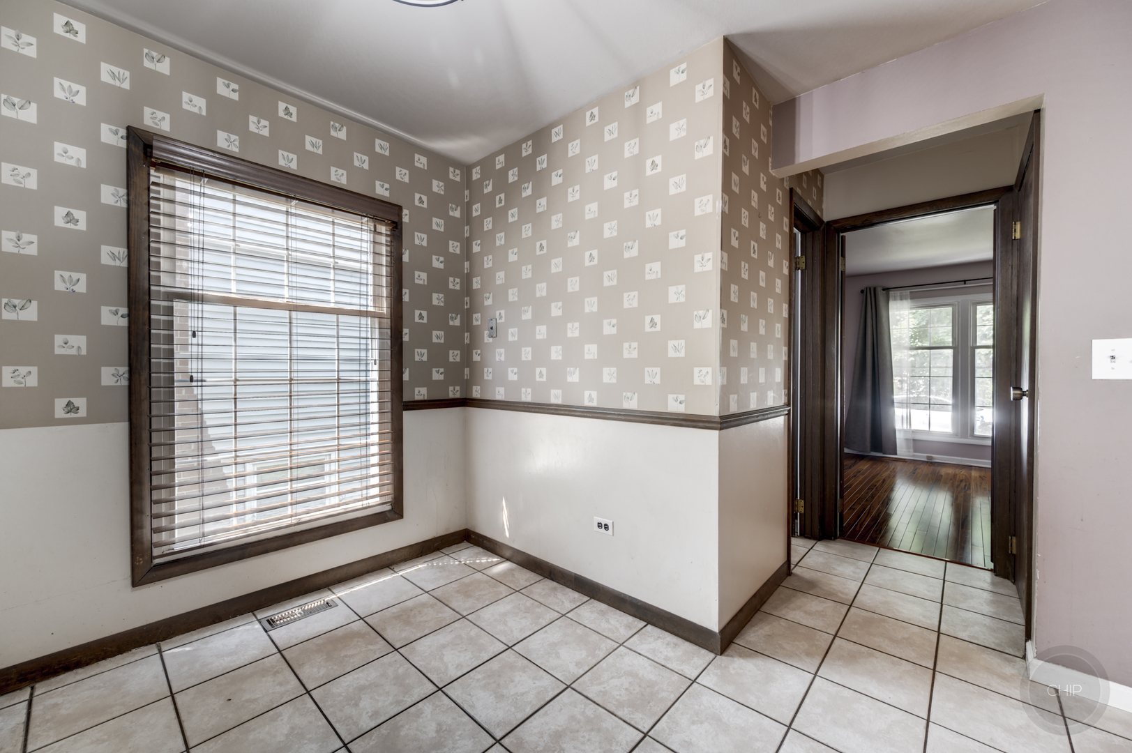 989 Tioga Court, Carol Stream, IL 60188
