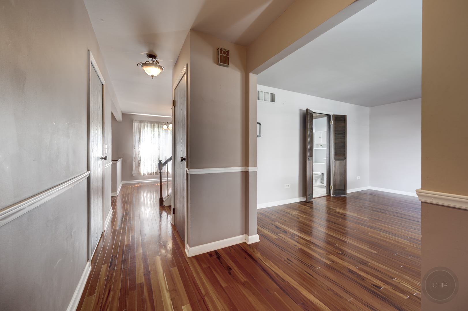 989 Tioga Court, Carol Stream, IL 60188