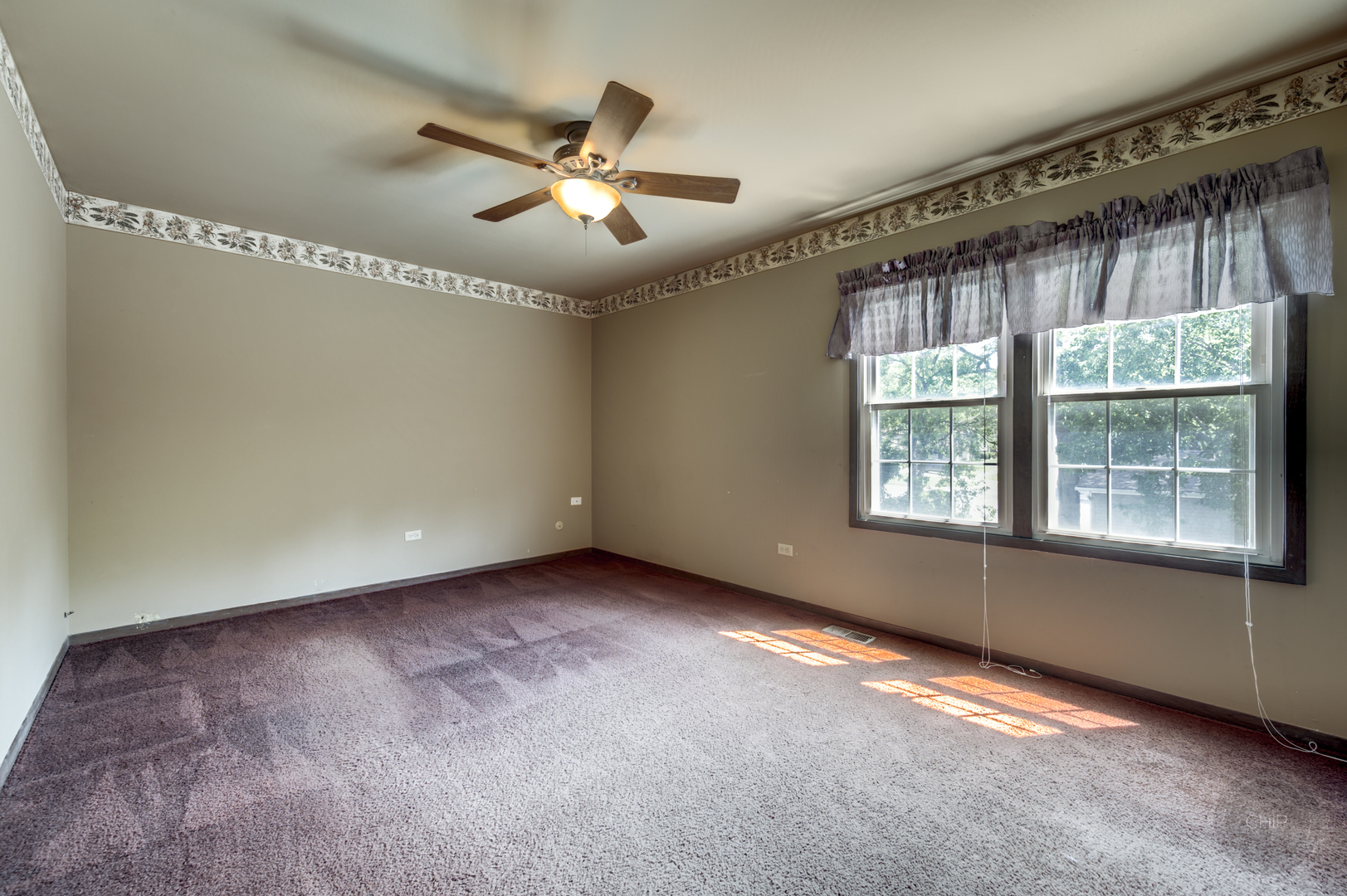 989 Tioga Court, Carol Stream, IL 60188