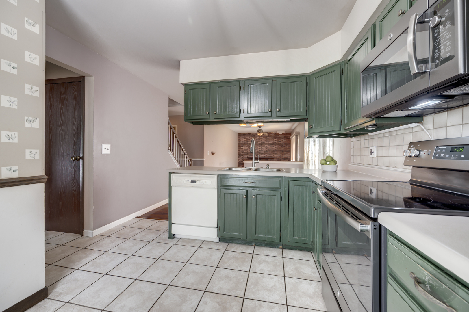 989 Tioga Court, Carol Stream, IL 60188