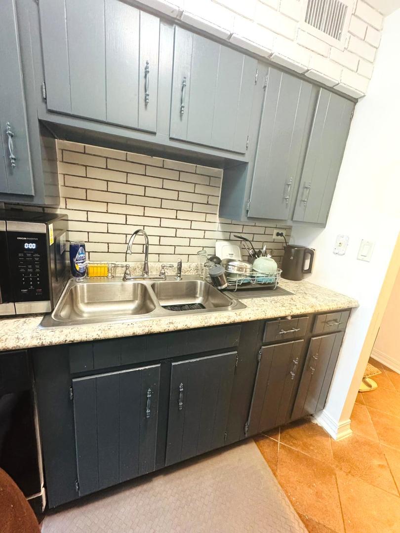 300 S Roselle Road #116, Schaumburg, IL 60193