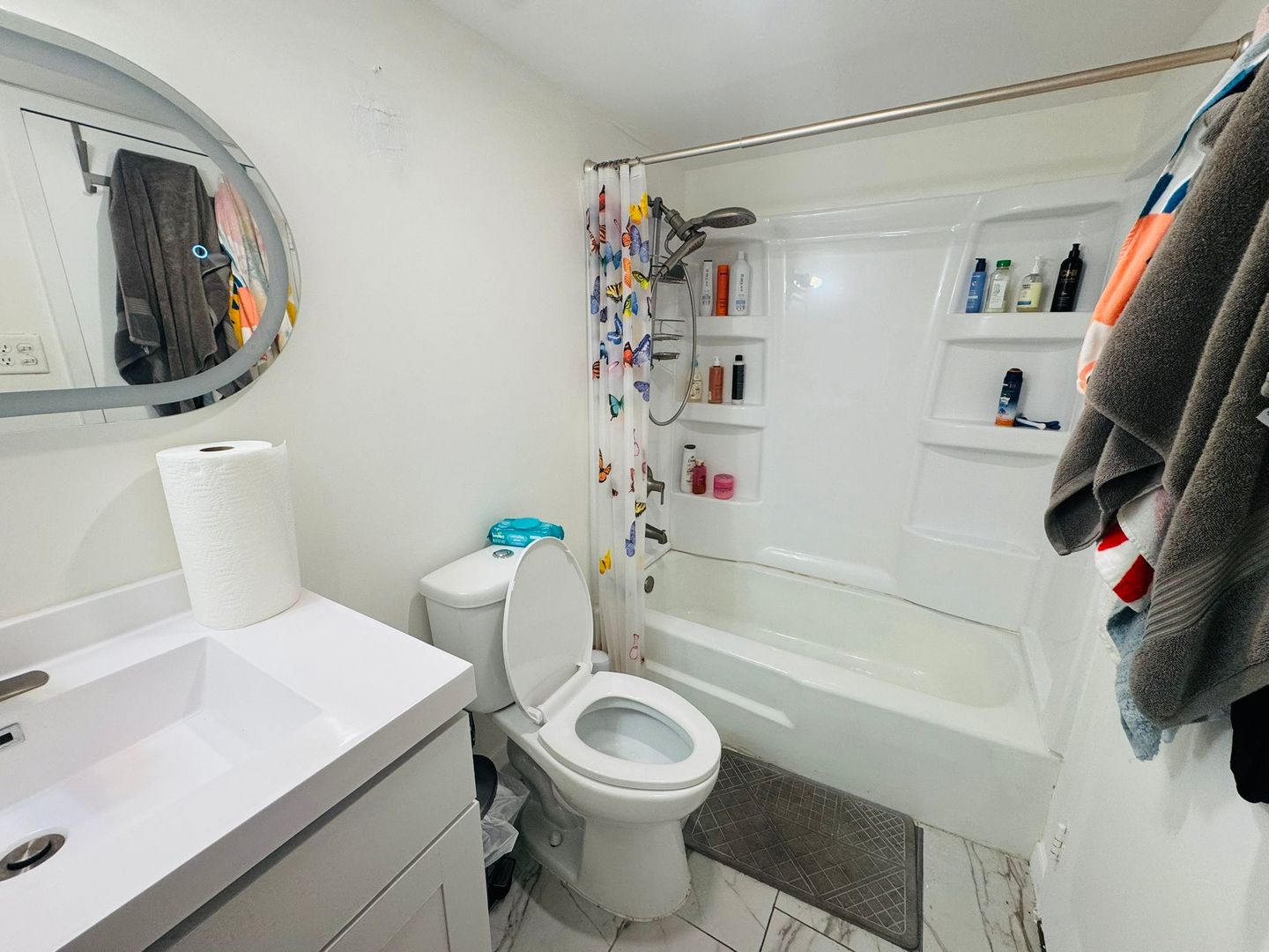 300 S Roselle Road #116, Schaumburg, IL 60193