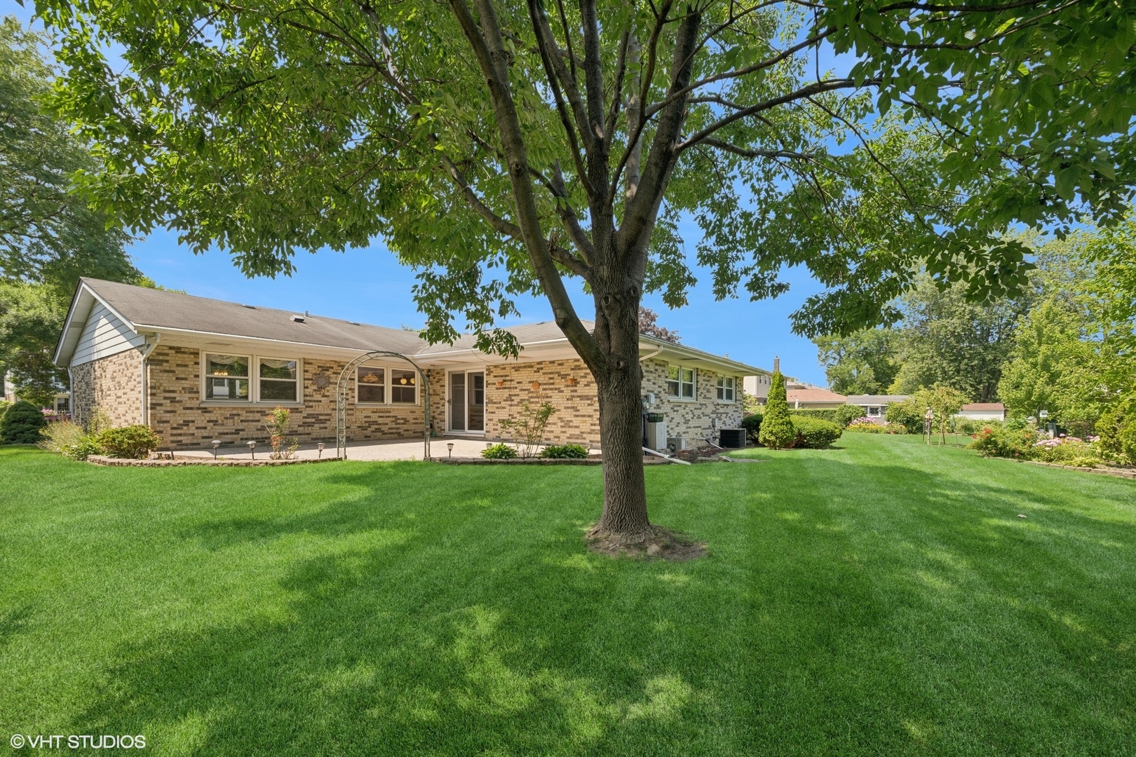 2519 N Dryden Place, Arlington Heights, IL 60004