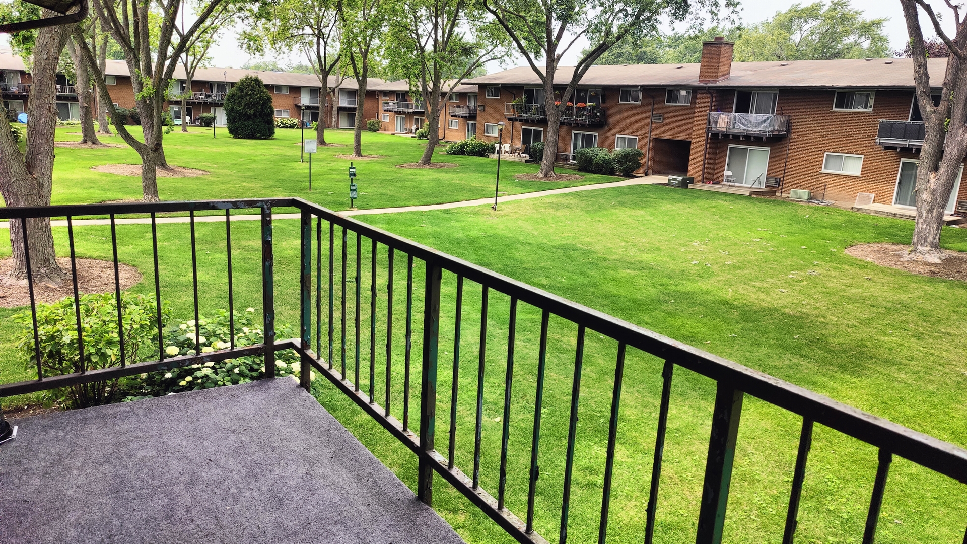 1810 W Hatherleigh Court #2A, Mount Prospect, IL 60056