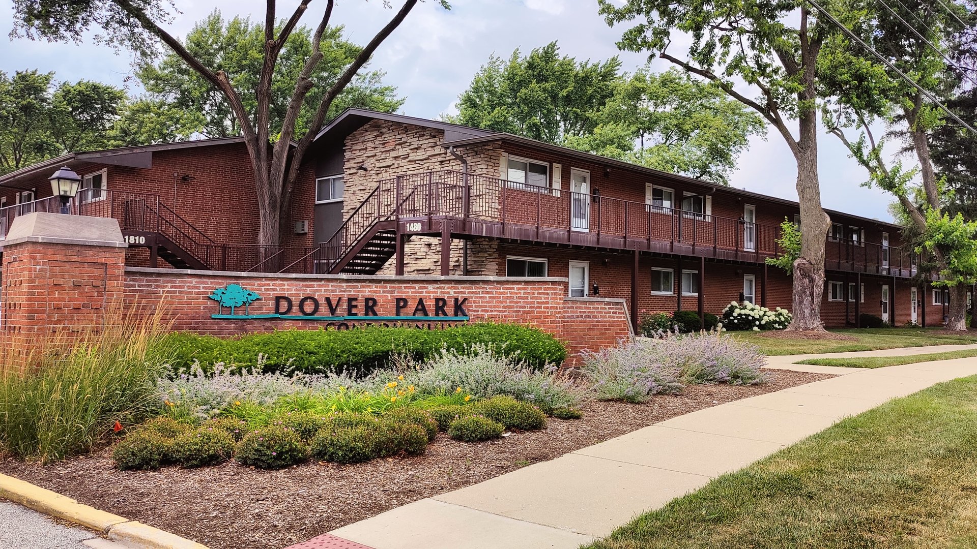 1810 W Hatherleigh Court #2A, Mount Prospect, IL 60056