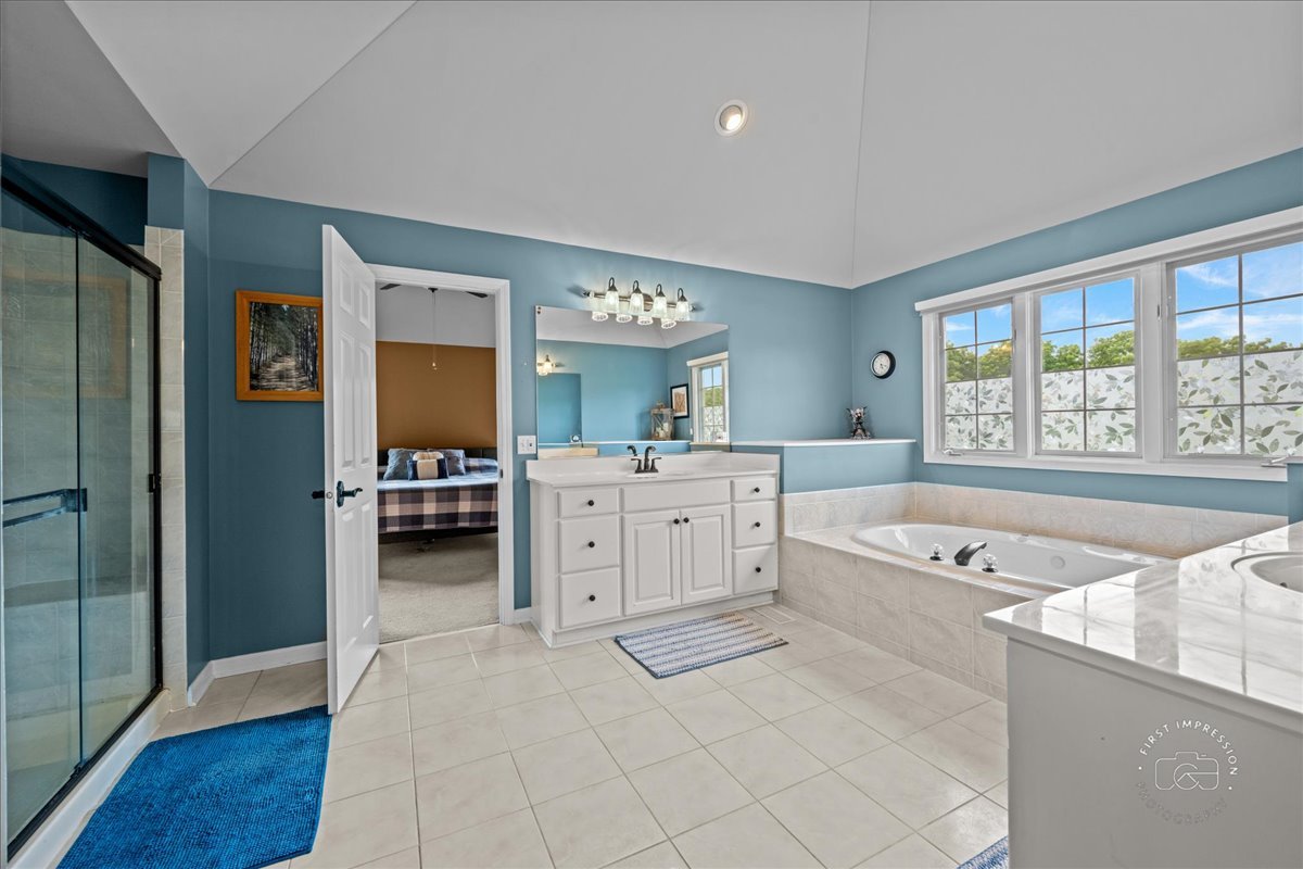 6N583 Promontory Court, St. Charles, IL 60175