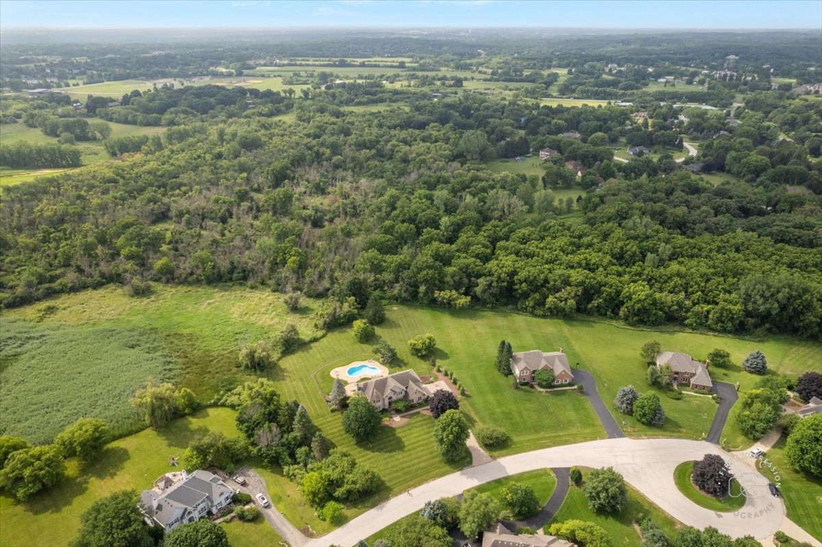 6N583 Promontory Court, St. Charles, IL 60175