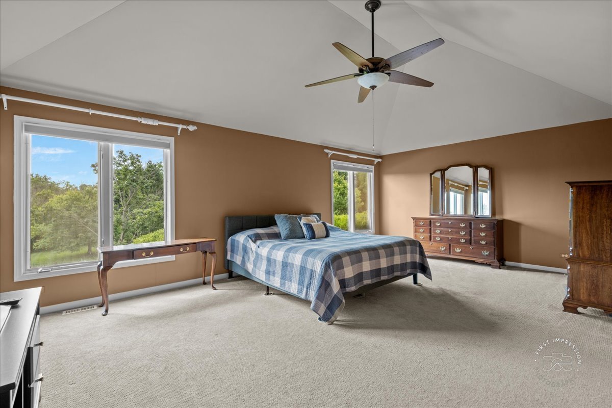 6N583 Promontory Court, St. Charles, IL 60175