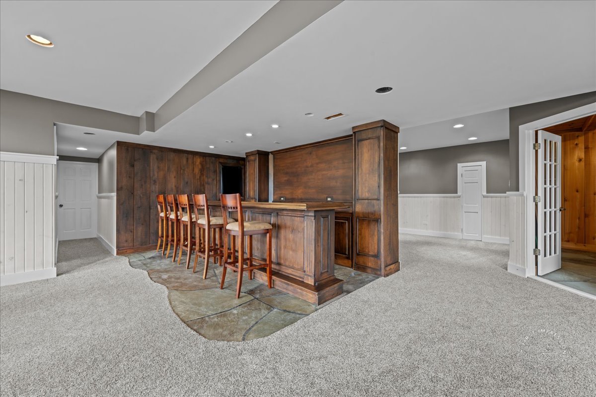 6N583 Promontory Court, St. Charles, IL 60175