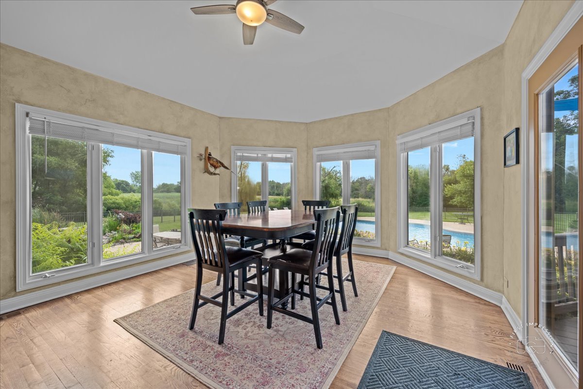 6N583 Promontory Court, St. Charles, IL 60175