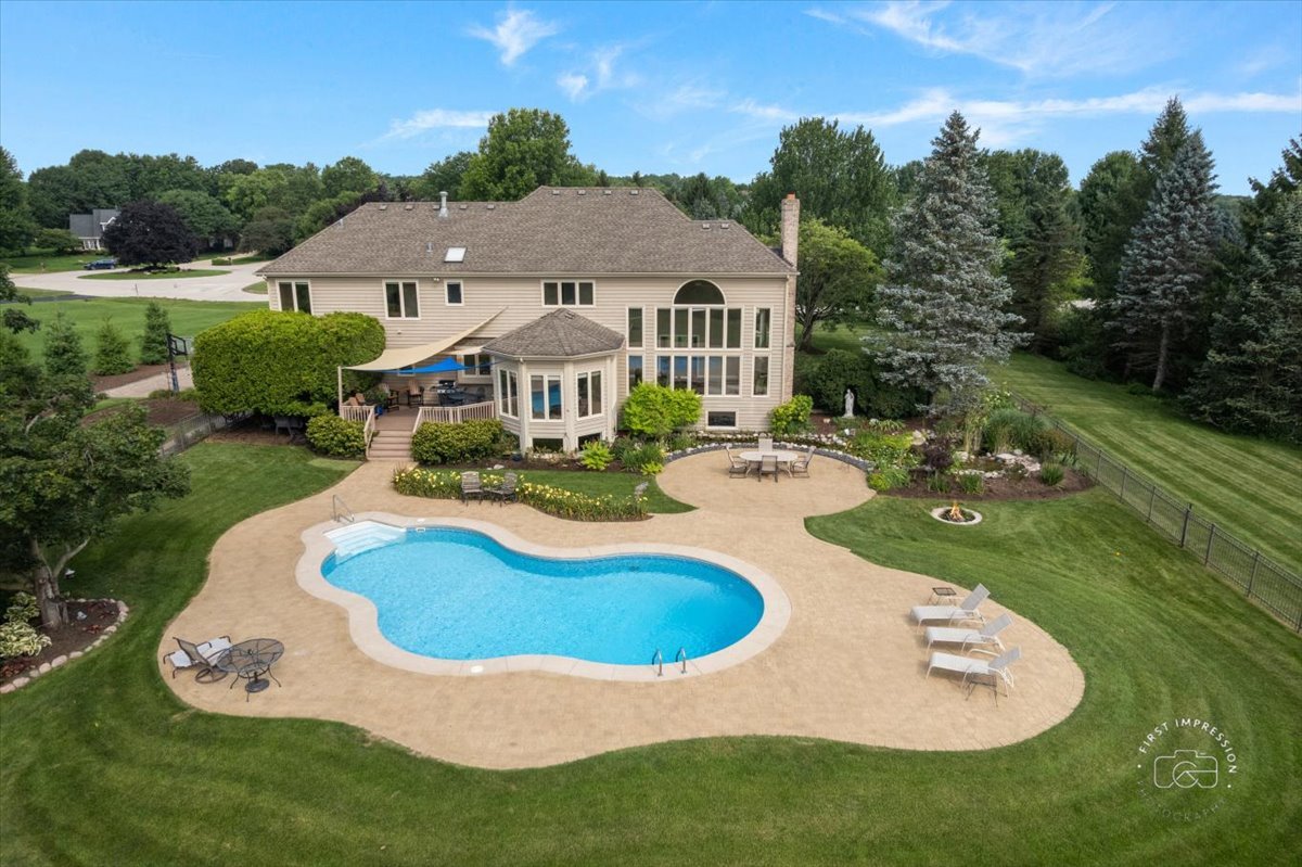 6N583 Promontory Court, St. Charles, IL 60175