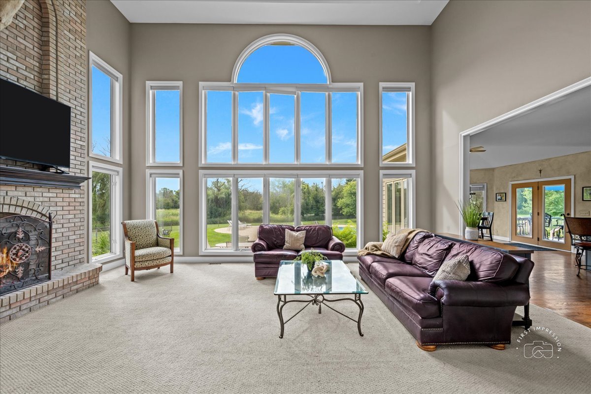 6N583 Promontory Court, St. Charles, IL 60175