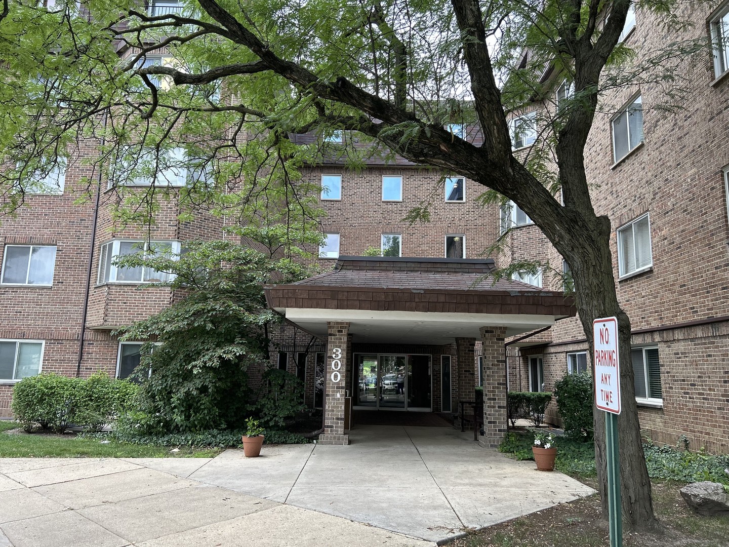 300 S Roselle Road #207, Schaumburg, IL 60193