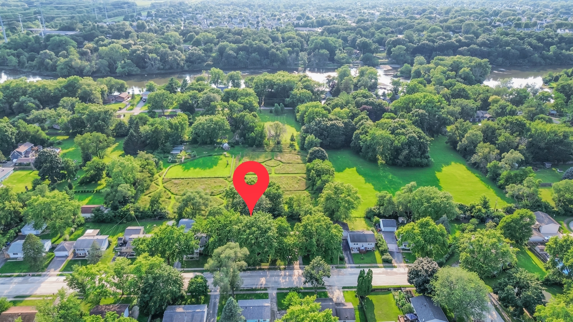 1060 Mark Street, South Elgin, IL 60177
