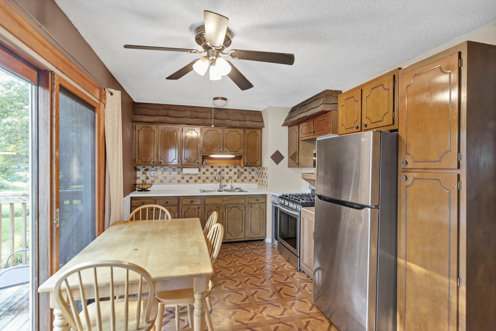 1060 Mark Street, South Elgin, IL 60177