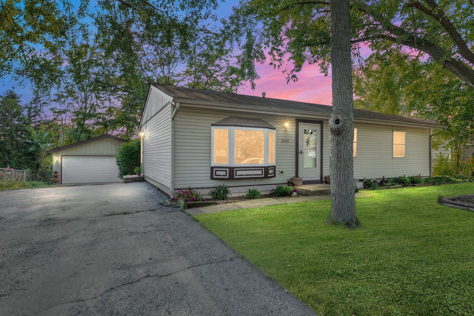 1060 Mark Street, South Elgin, IL 60177
