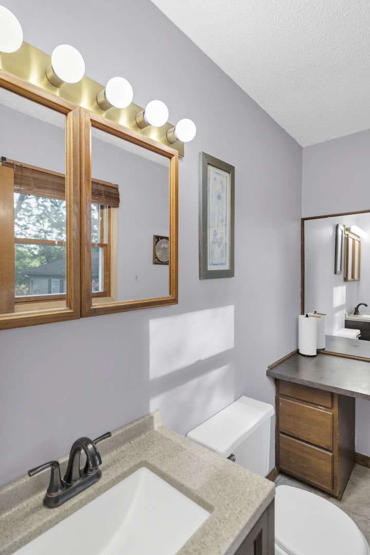 1060 Mark Street, South Elgin, IL 60177