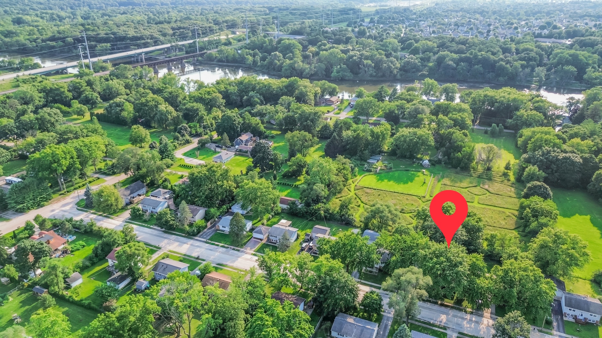 1060 Mark Street, South Elgin, IL 60177