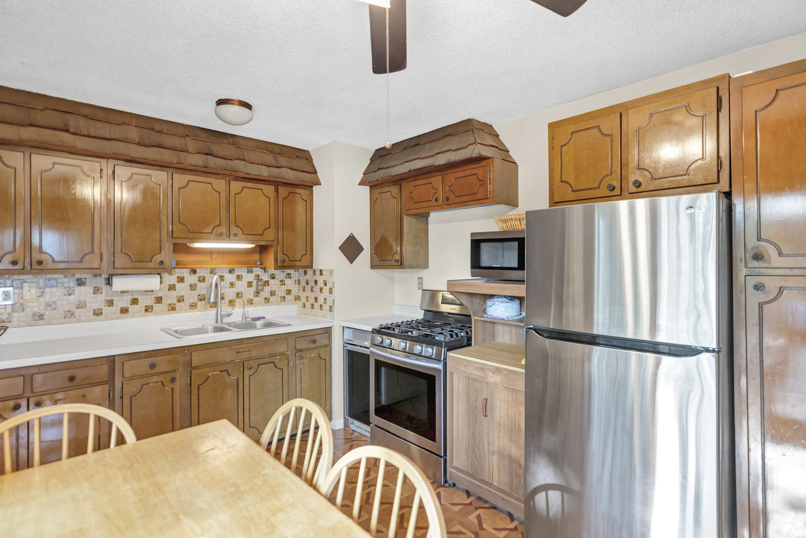 1060 Mark Street, South Elgin, IL 60177
