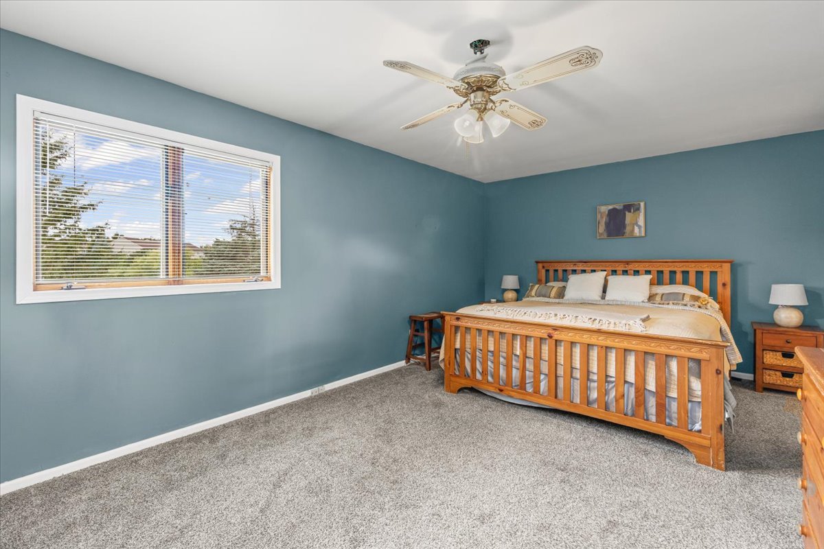 924 STRATFORD Court, Grayslake, IL 60030