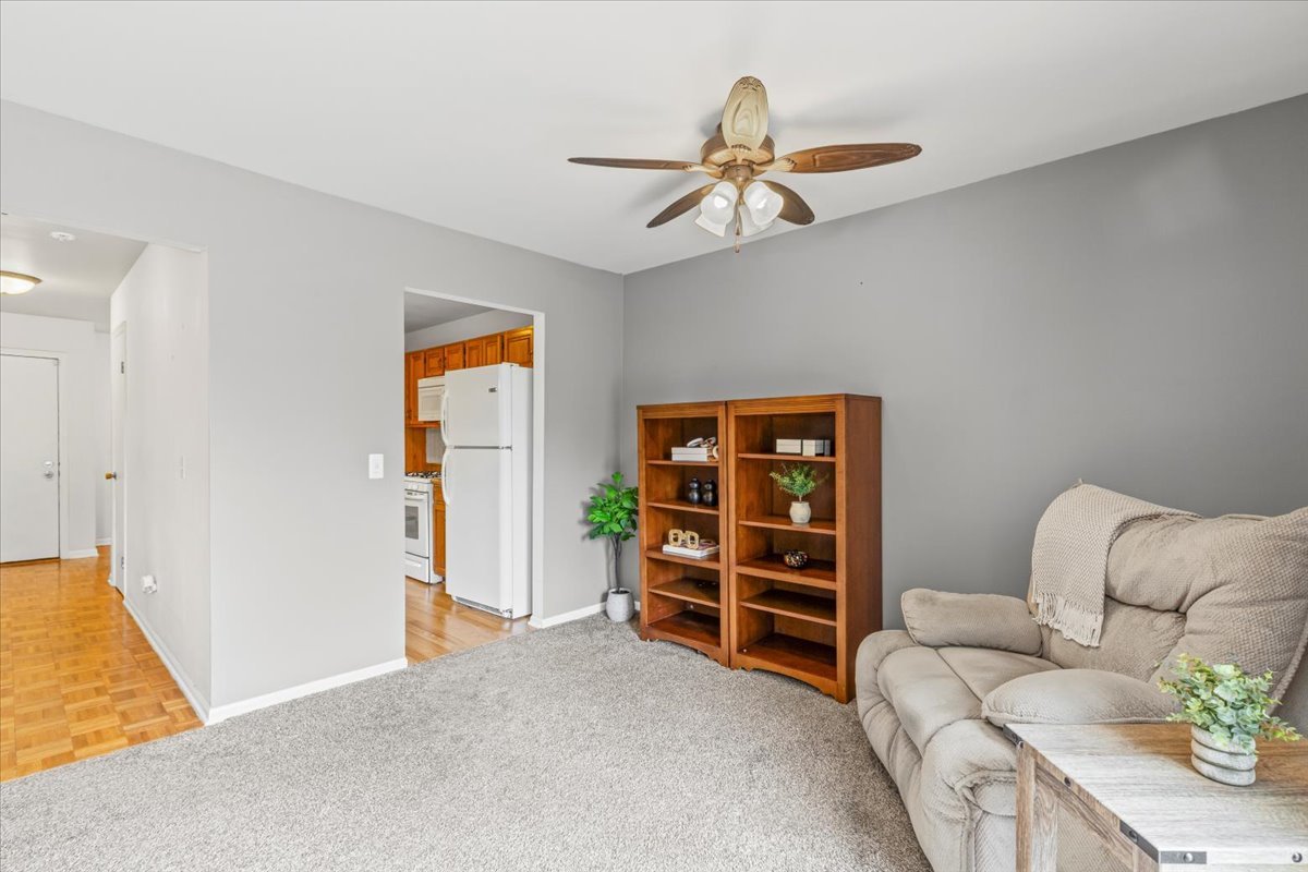 924 STRATFORD Court, Grayslake, IL 60030