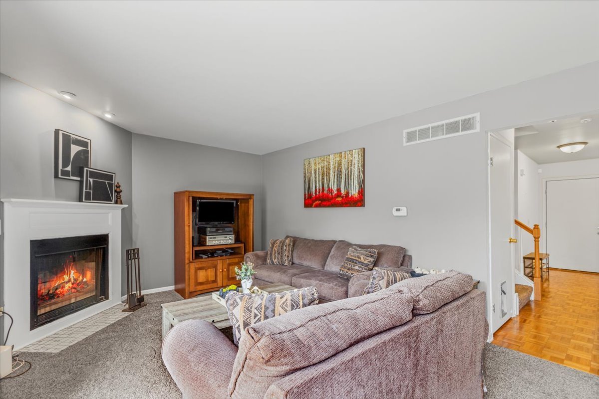 924 STRATFORD Court, Grayslake, IL 60030
