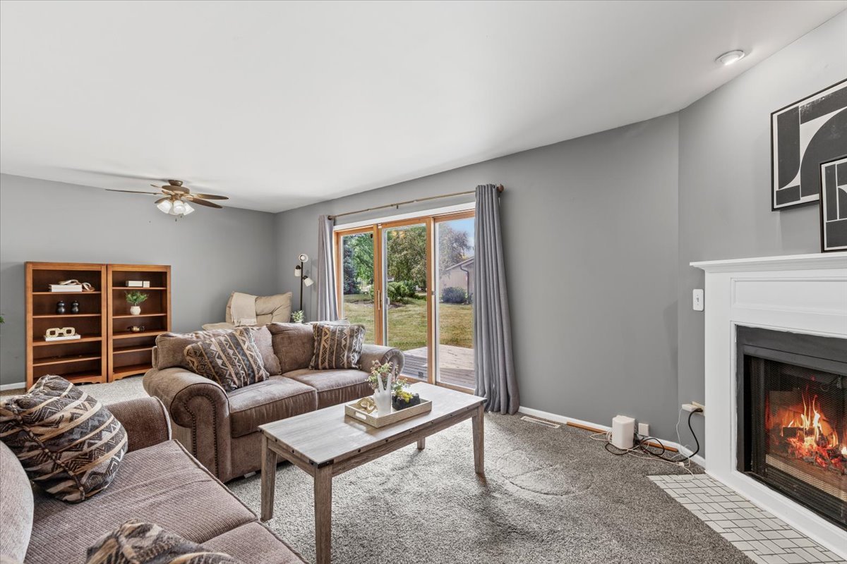 924 STRATFORD Court, Grayslake, IL 60030