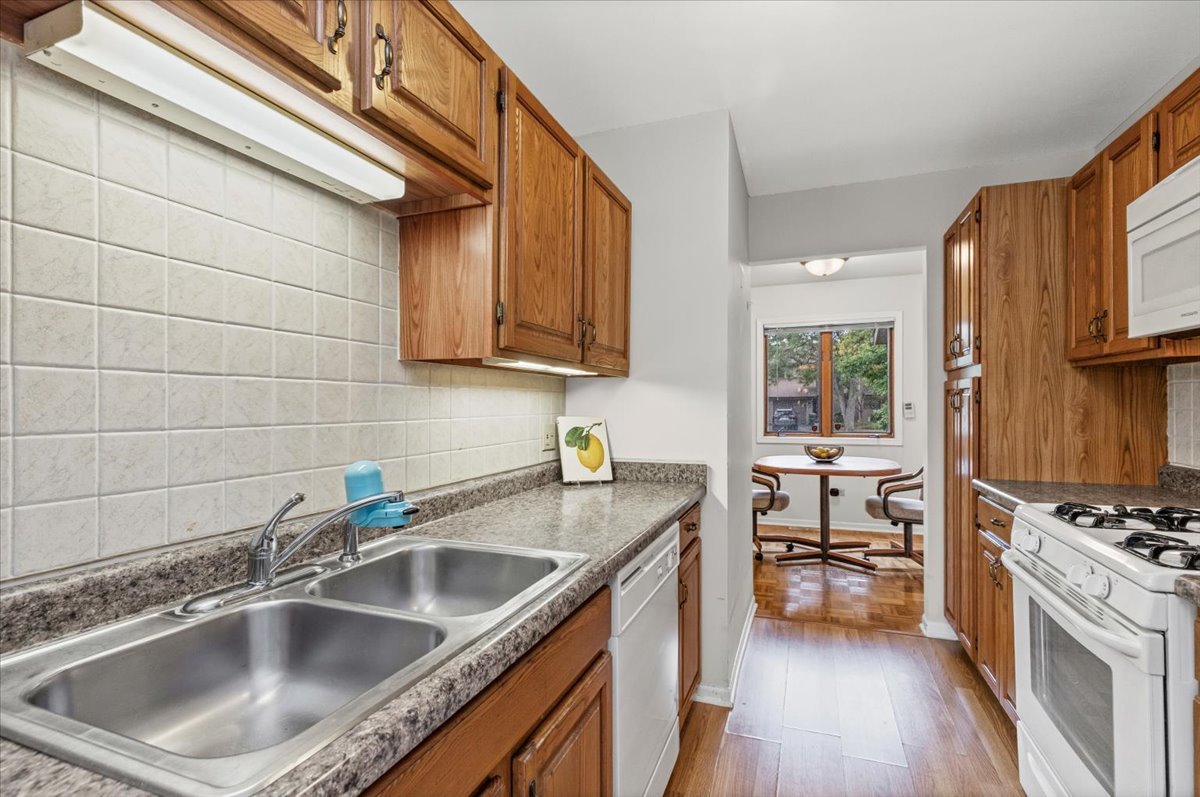 924 STRATFORD Court, Grayslake, IL 60030