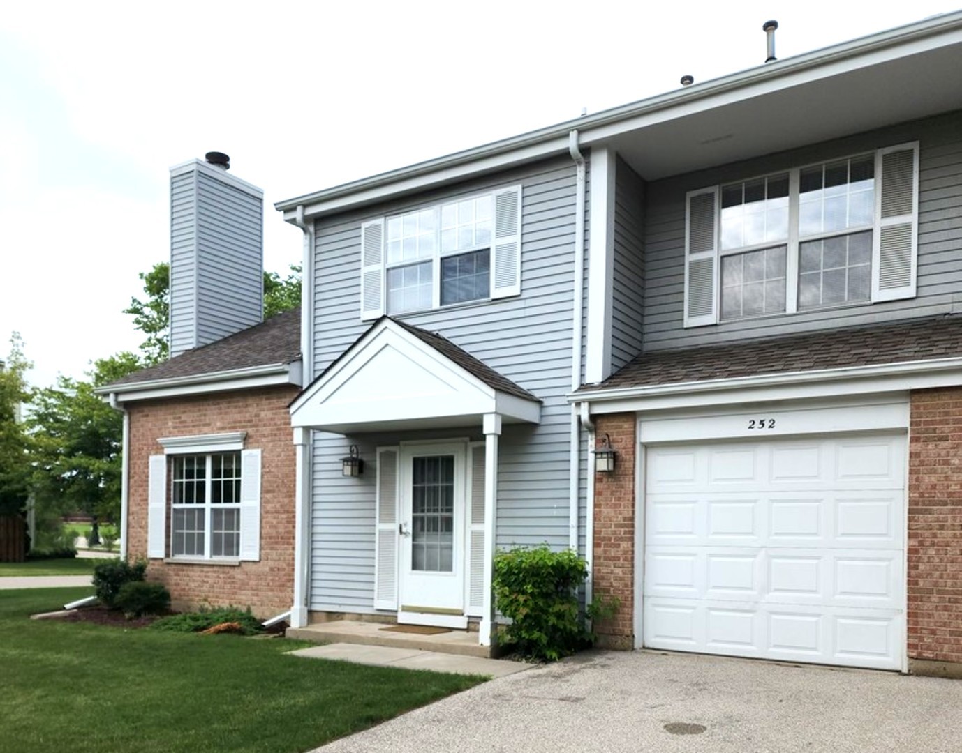 252 Kensington Court, Gurnee, IL 60031