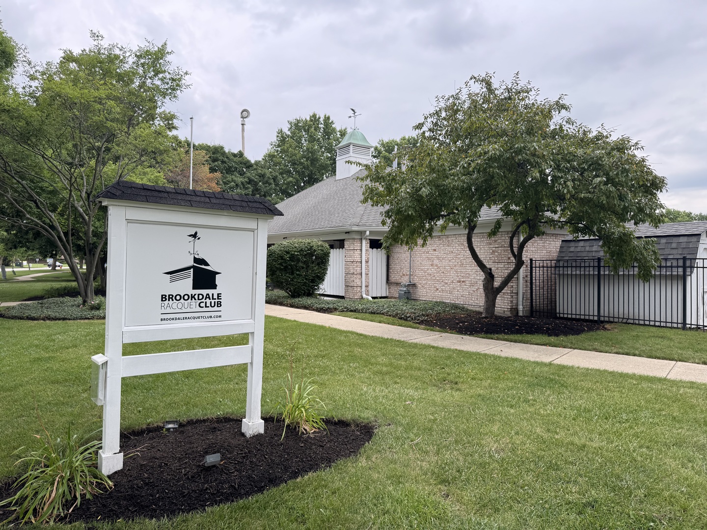 1563 Abbotsford Drive, Naperville, IL 60563