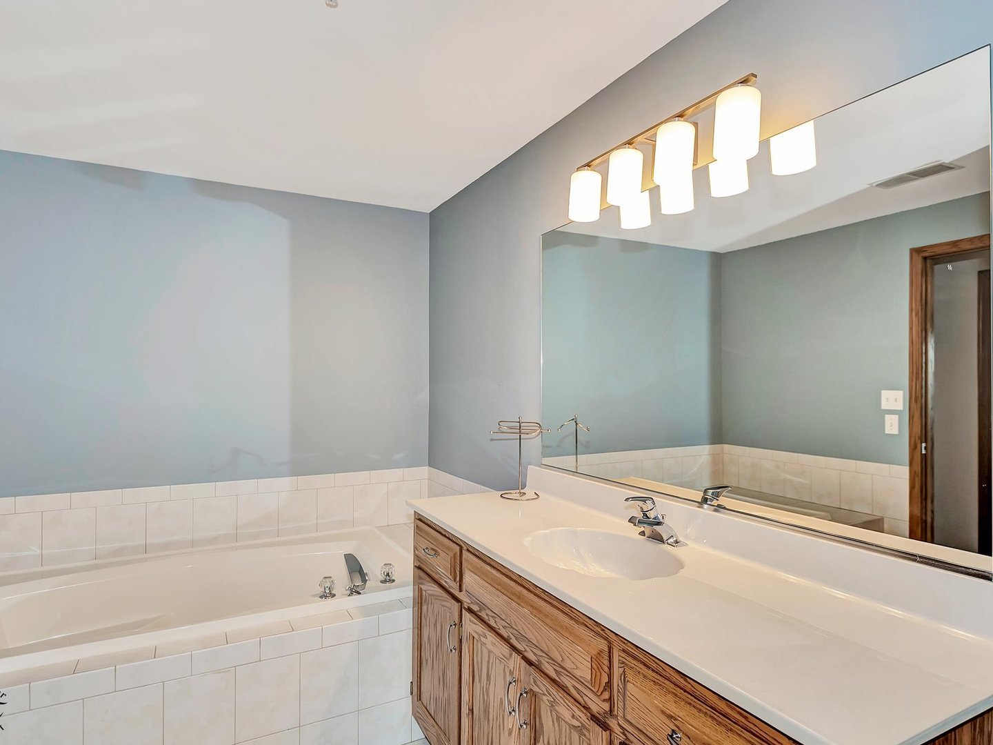 6320 Pine Ridge Drive #1B, Tinley Park, IL 60477