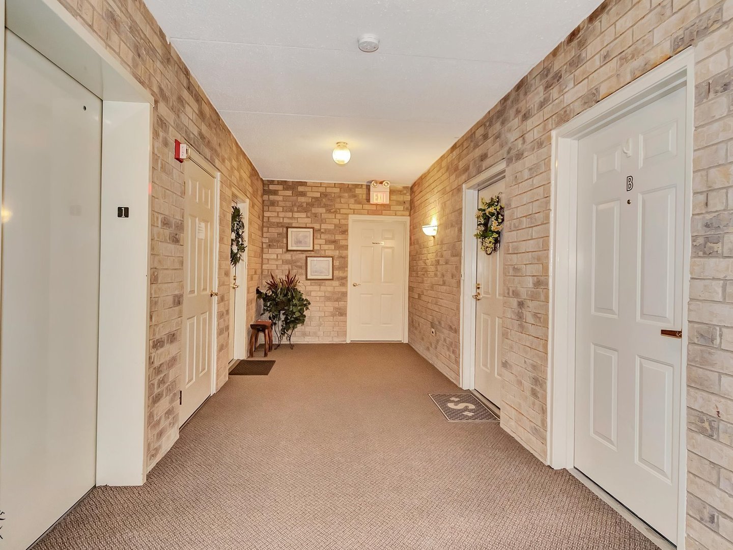 6320 Pine Ridge Drive #1B, Tinley Park, IL 60477