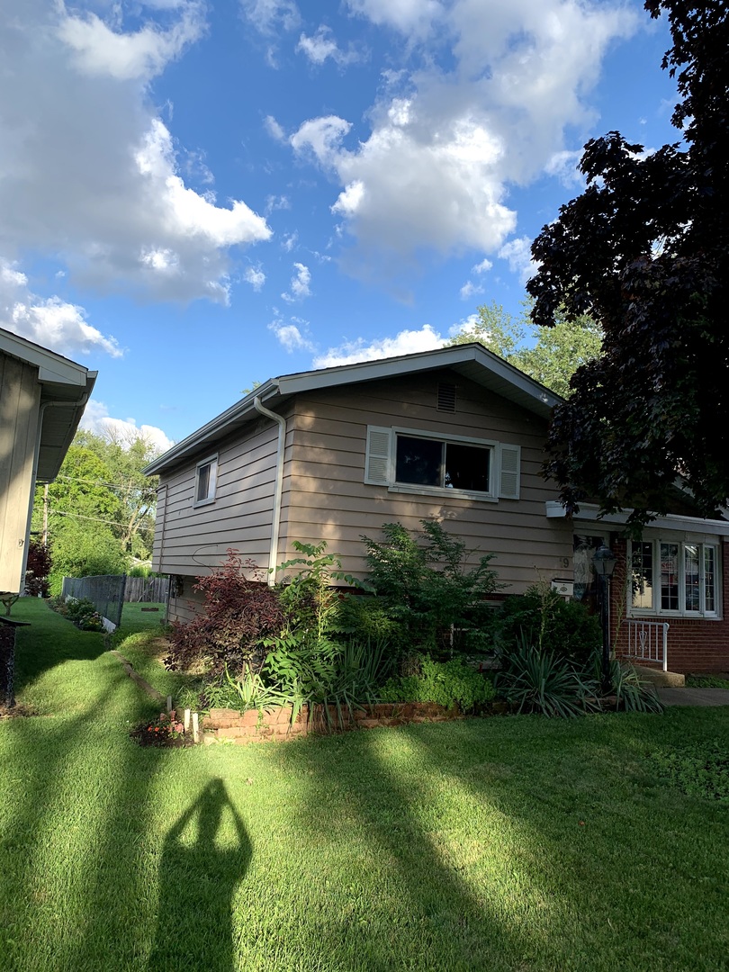 19 N Addison Road, Villa Park, IL 60181