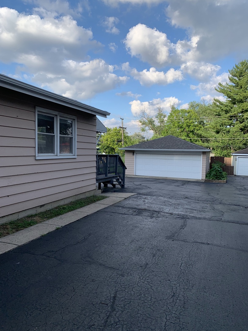 19 N Addison Road, Villa Park, IL 60181