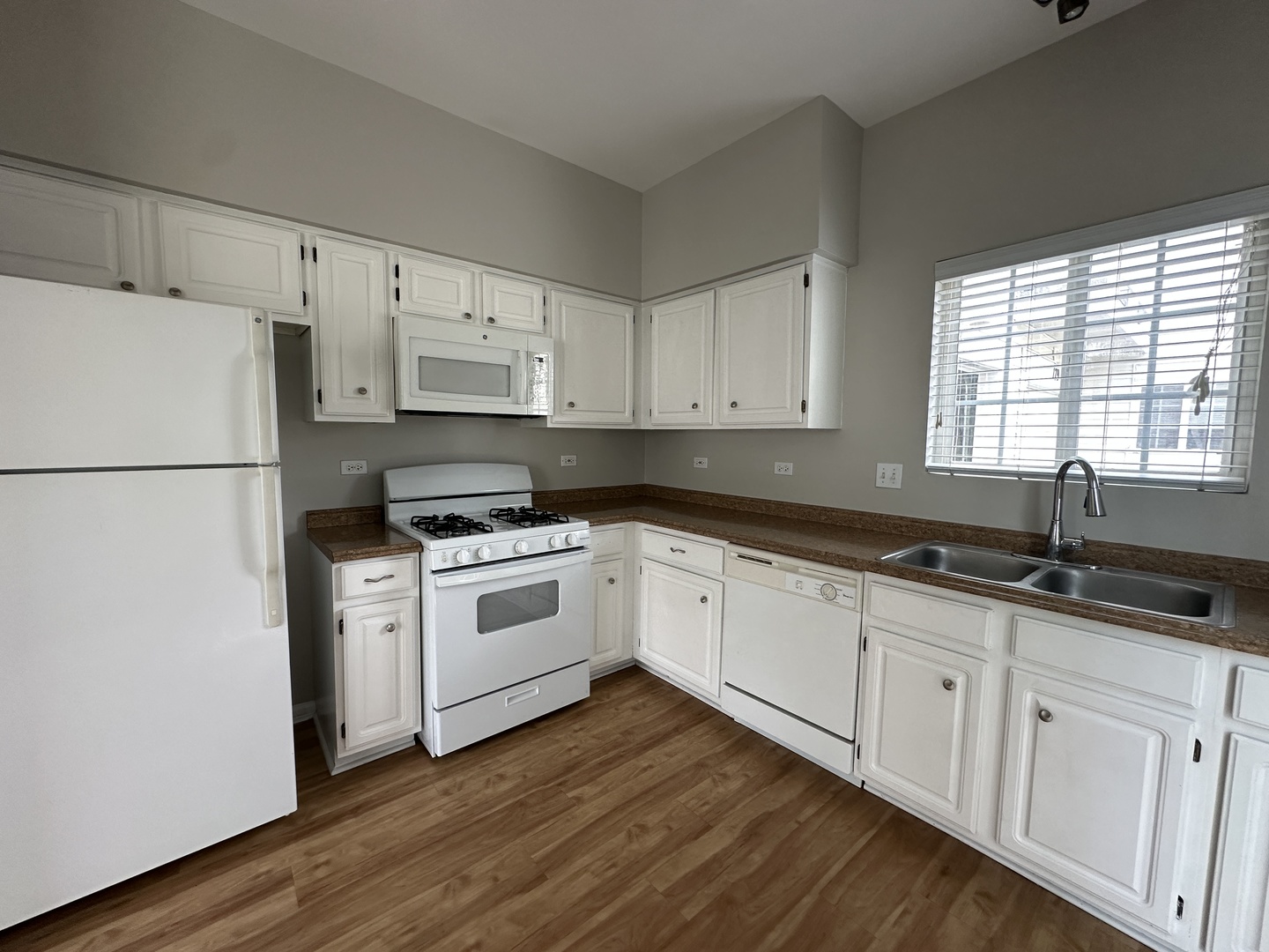177 Braxton Lane, Aurora, IL 60504