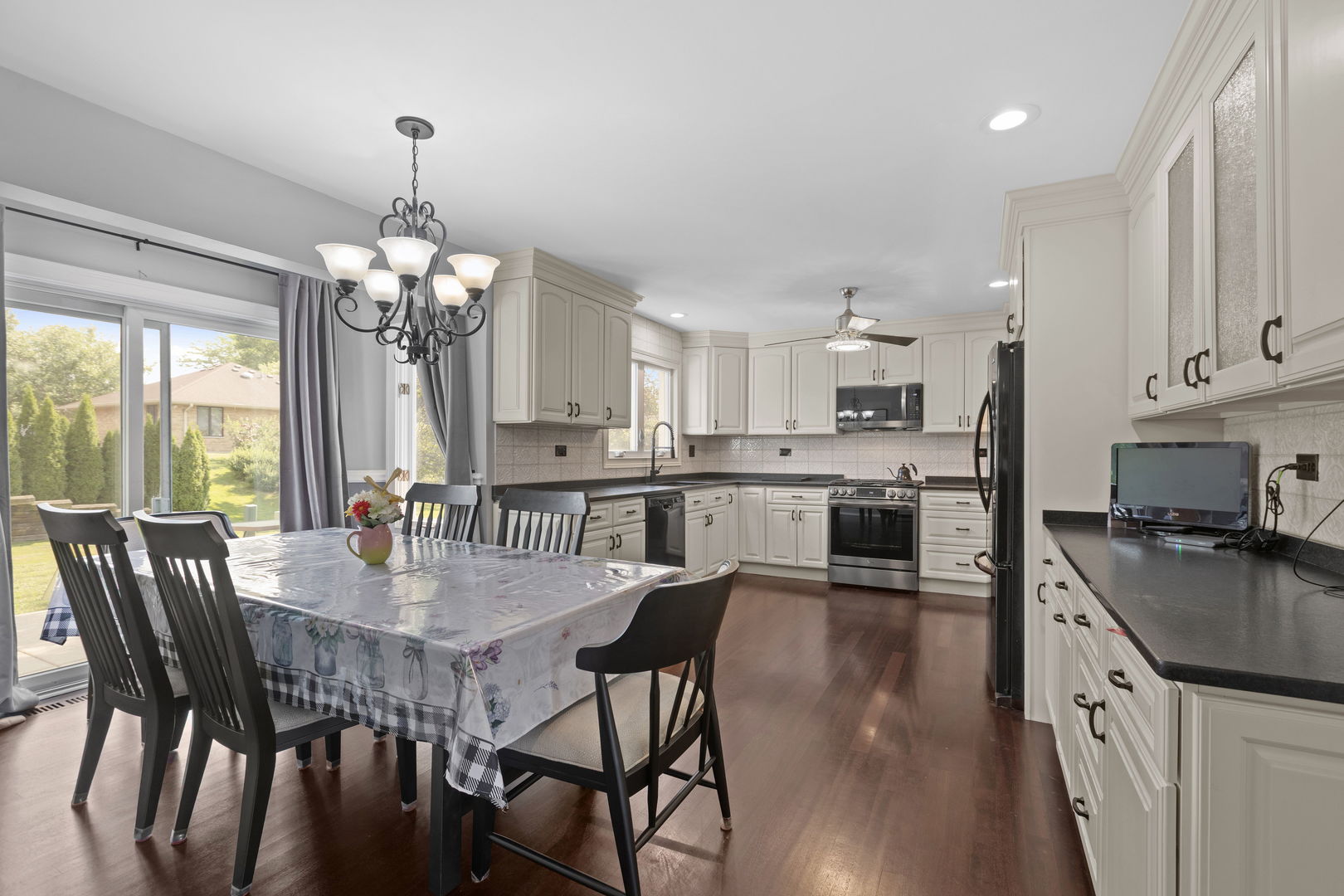 2811 35th Street, Oak Brook, IL 60523