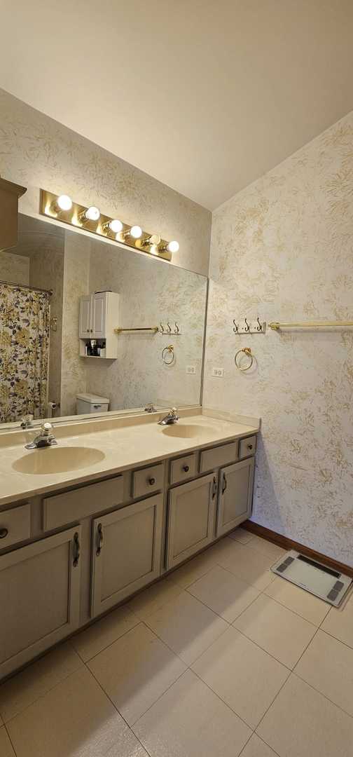 112 S Barton Trail #112, Batavia, IL 60510
