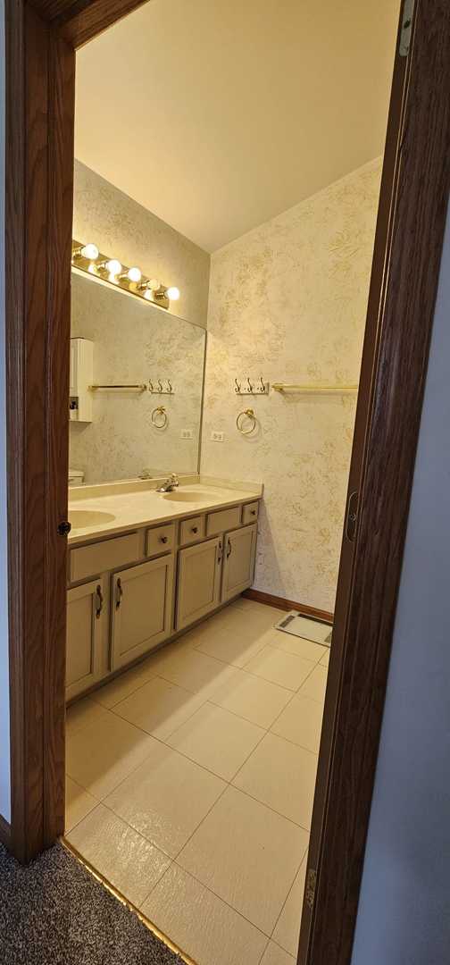 112 S Barton Trail #112, Batavia, IL 60510