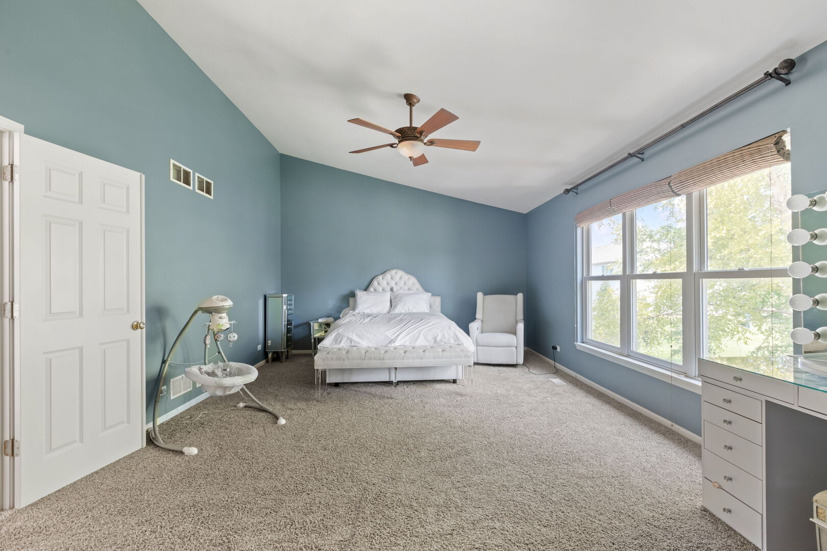 1188 Ridgewood Circle, Lake In The Hills, IL 60156