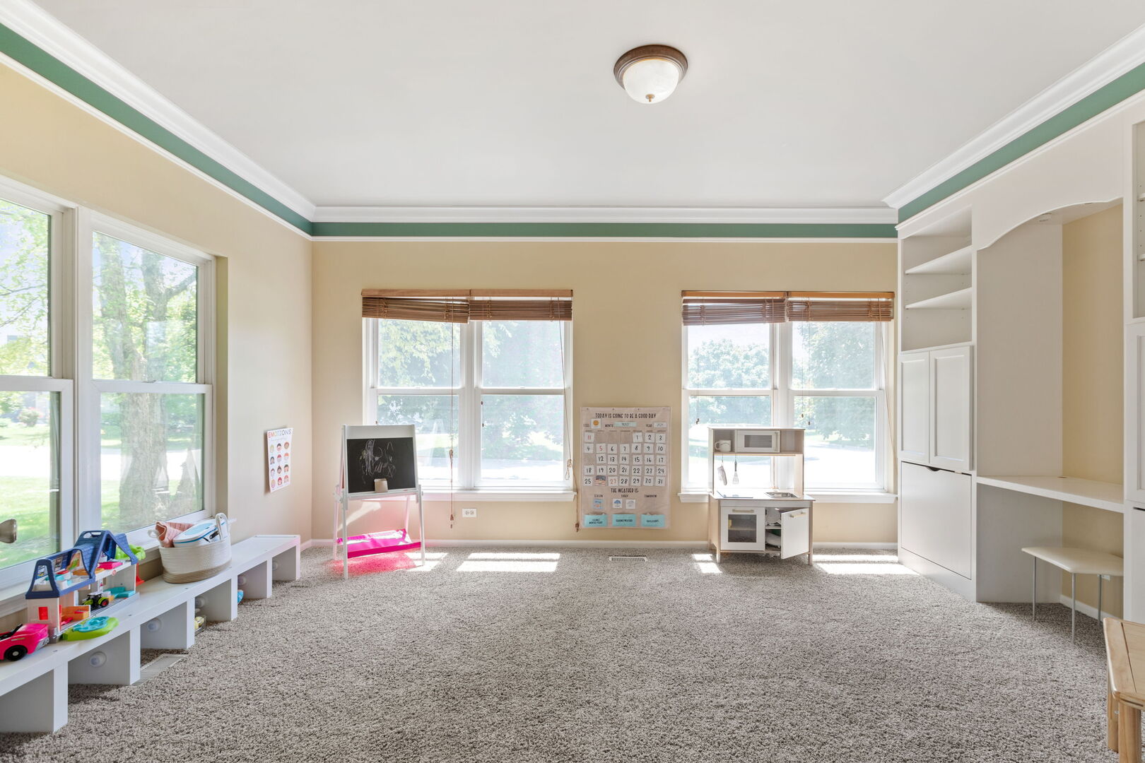 1188 Ridgewood Circle, Lake In The Hills, IL 60156