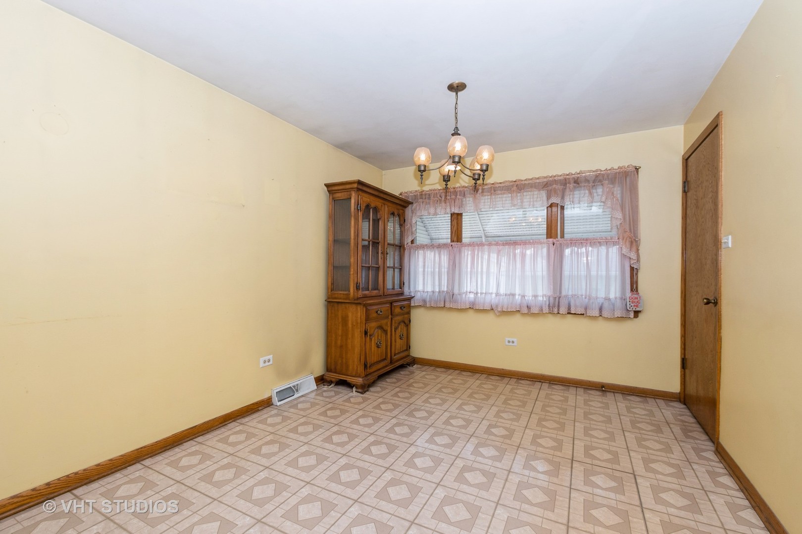 5741 S Neenah Avenue, Chicago, IL 60638