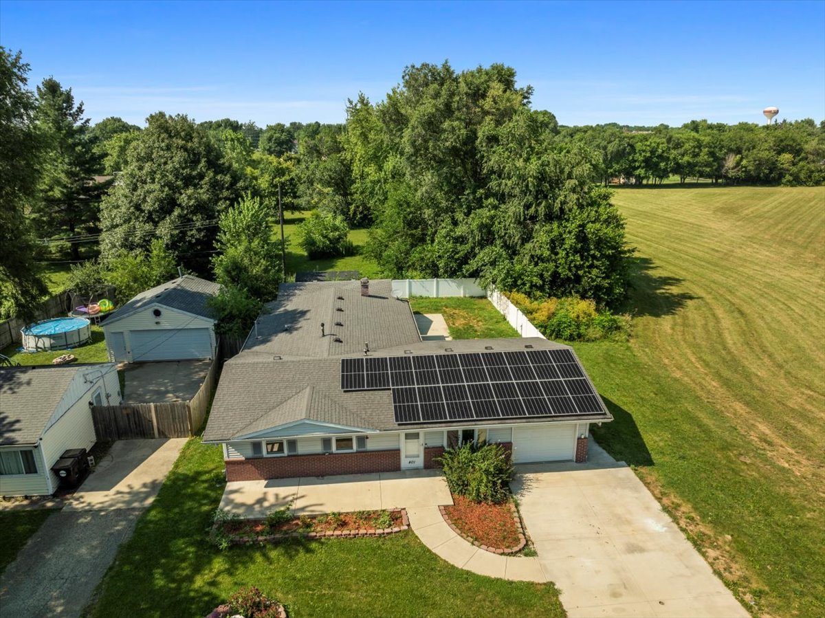 401 Sunset Drive, Leroy, IL 61752