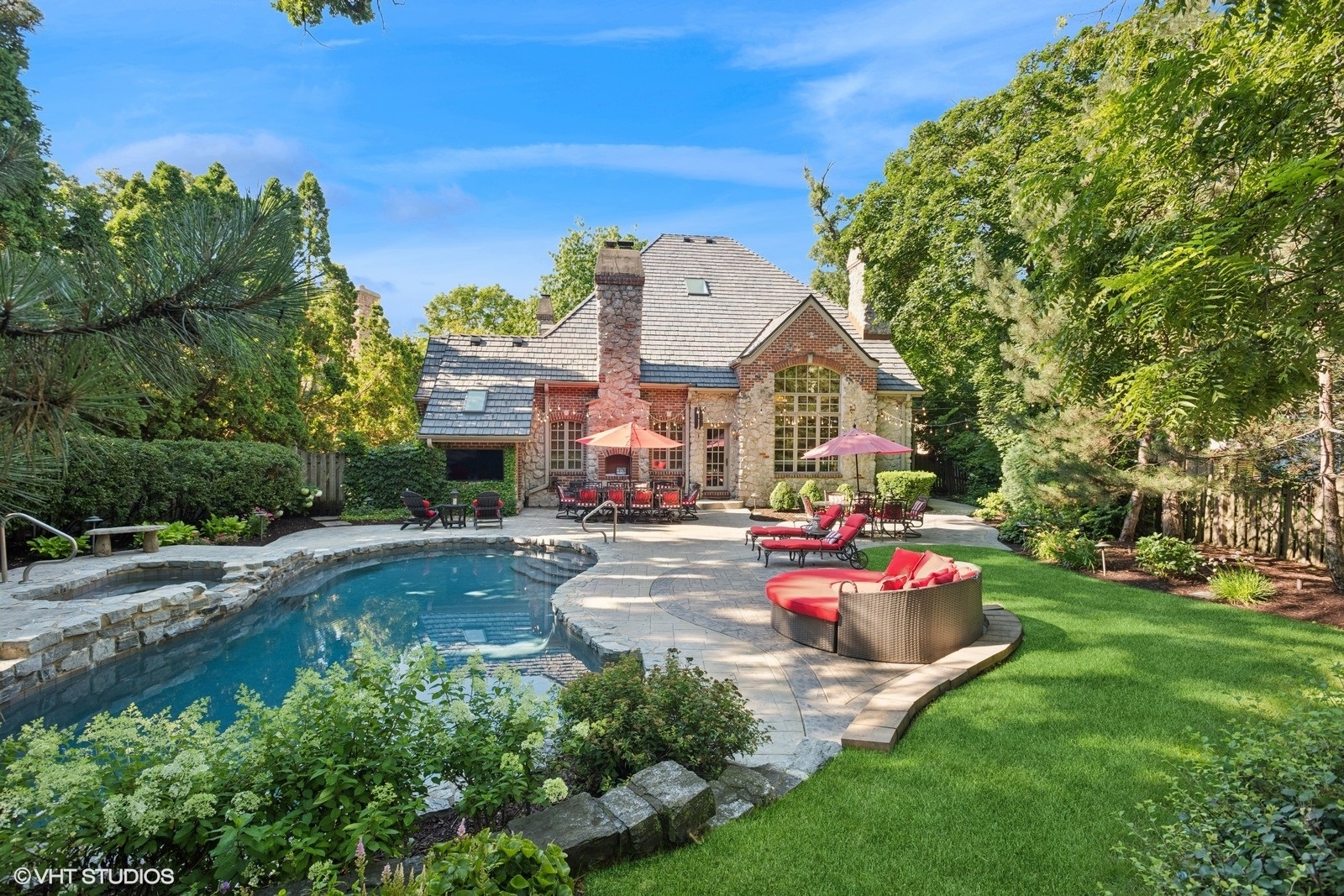 580 Oak Street, Glen Ellyn, IL 60137