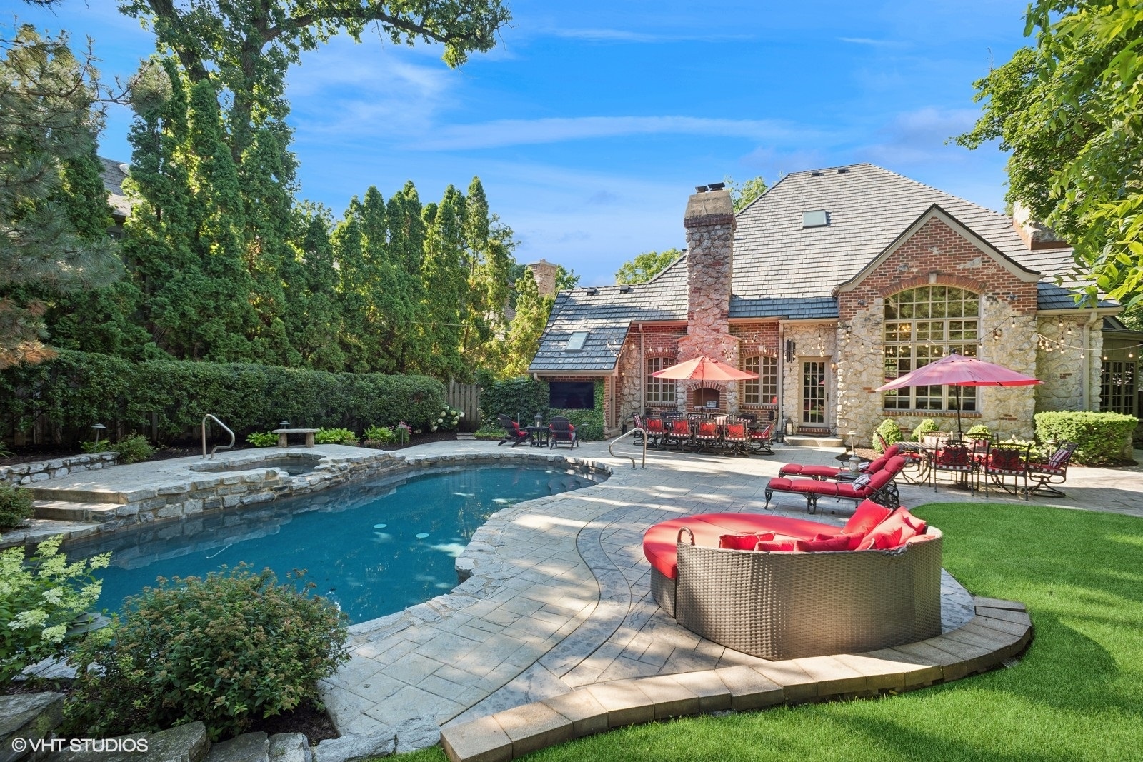 580 Oak Street, Glen Ellyn, IL 60137